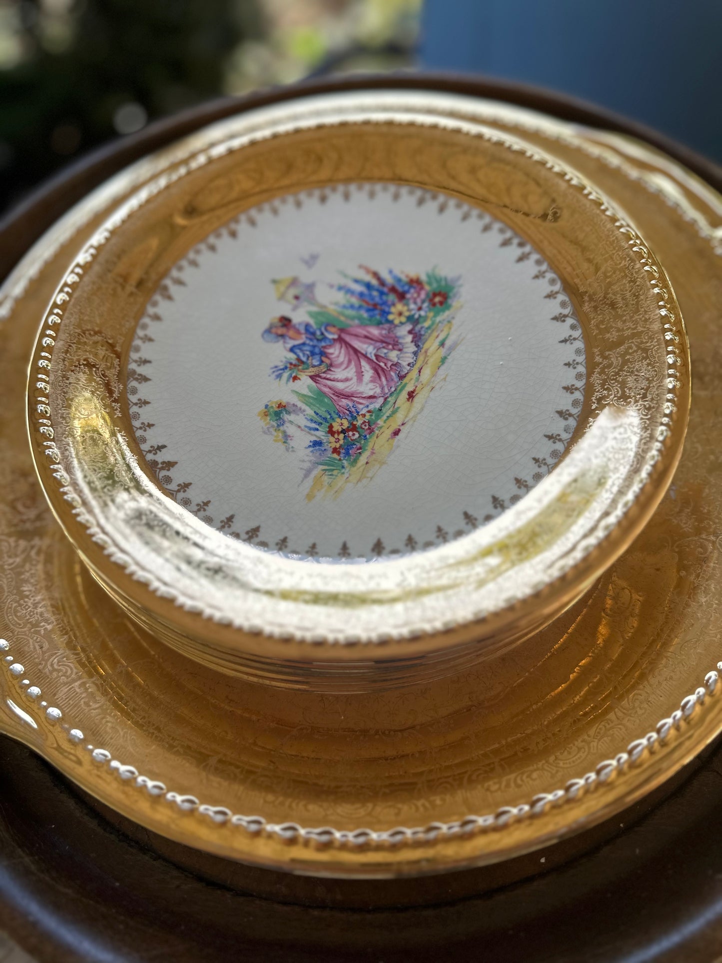 7 piece set “Lady in the garden” (22k gold rimmed)